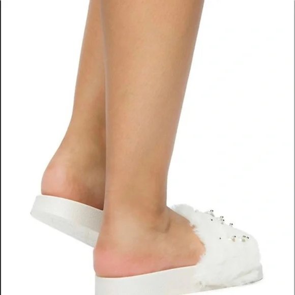 SALE! Bamboo Softy Fur Pearl Slides - Picture 2 of 4